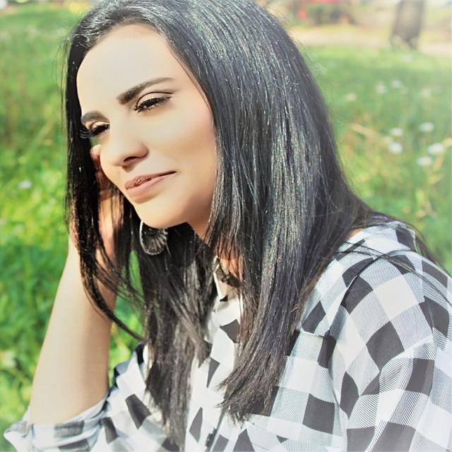 Mayara Gonçalves's avatar image