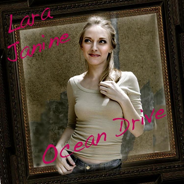 Lara Janine's avatar image