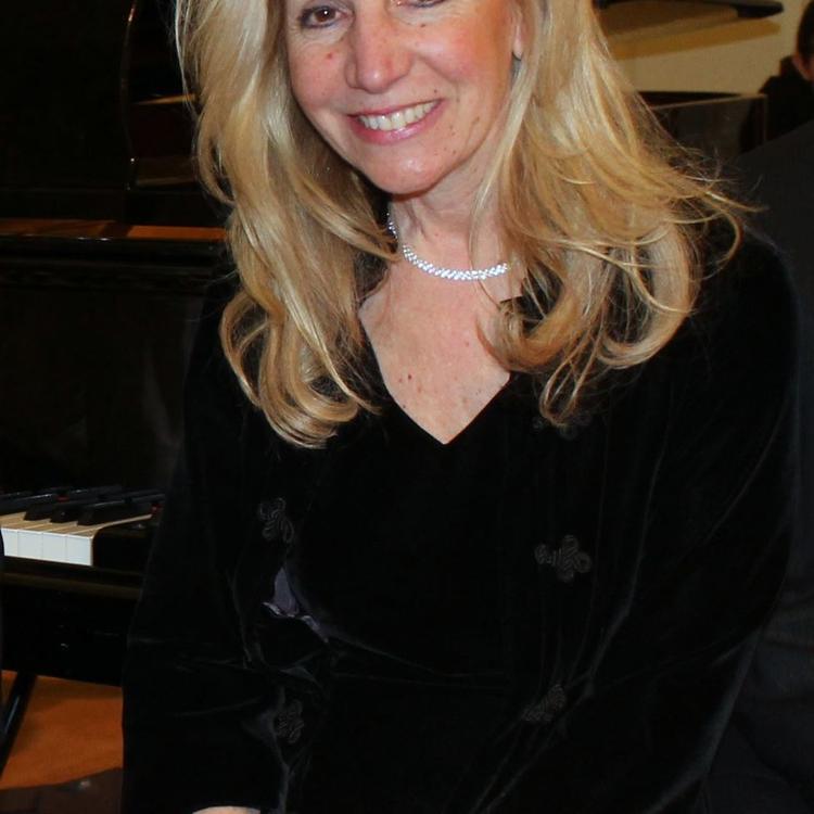 Carol Comune's avatar image