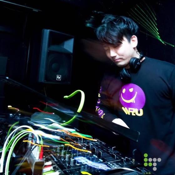 DJ SHIMAMURA's avatar image