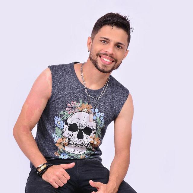 Tatá Lopes's avatar image
