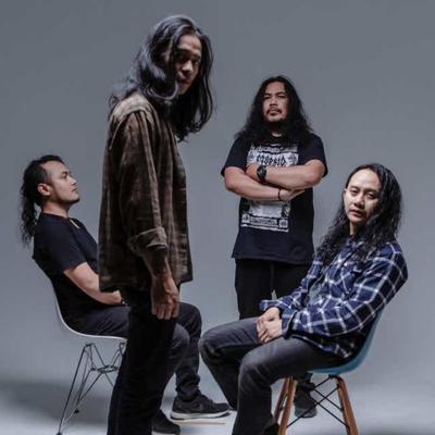 Siksakubur's cover