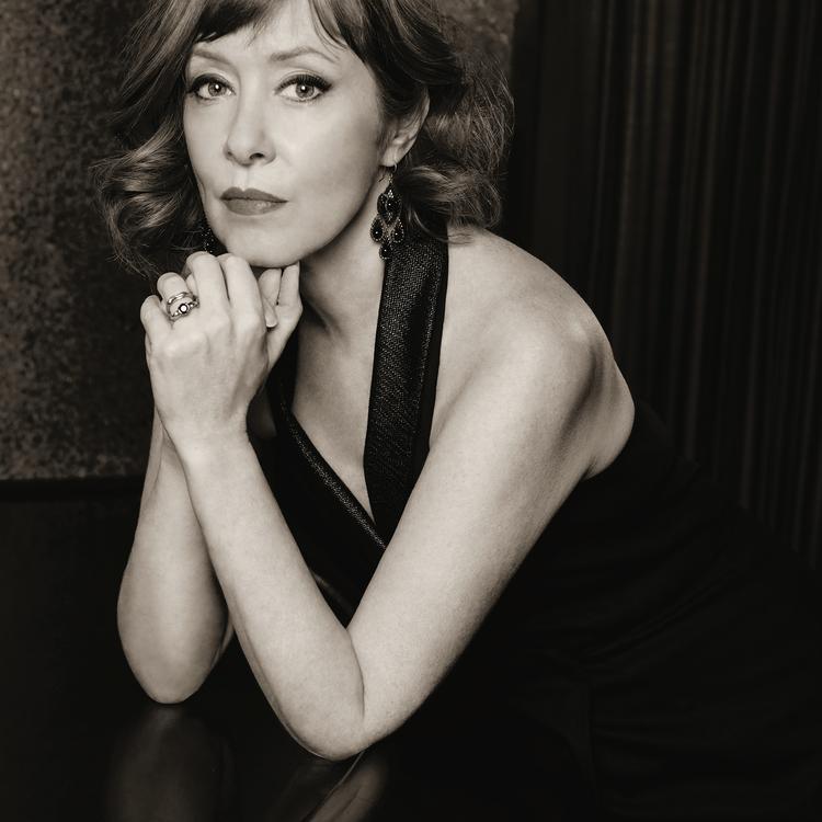 Suzanne Vega's avatar image