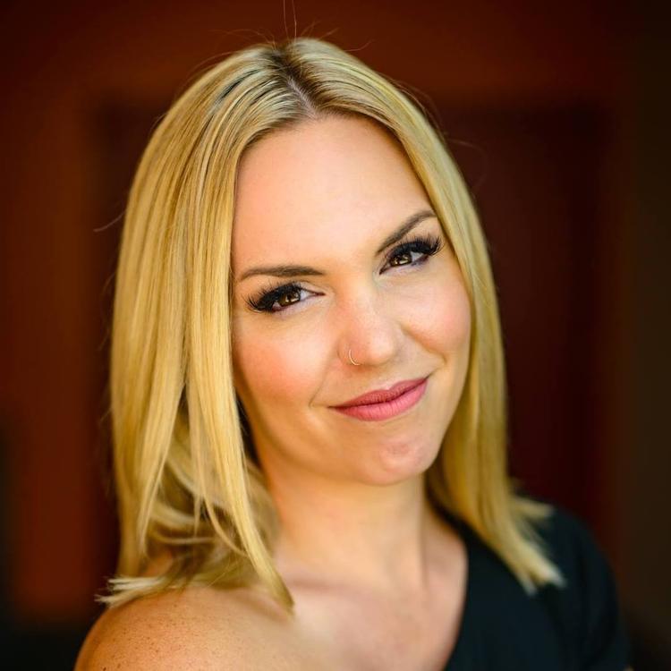 Evynne Hollens's avatar image