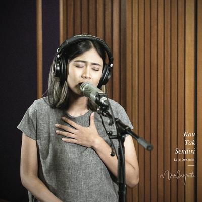 Kau Tak Sendiri (Live)'s cover