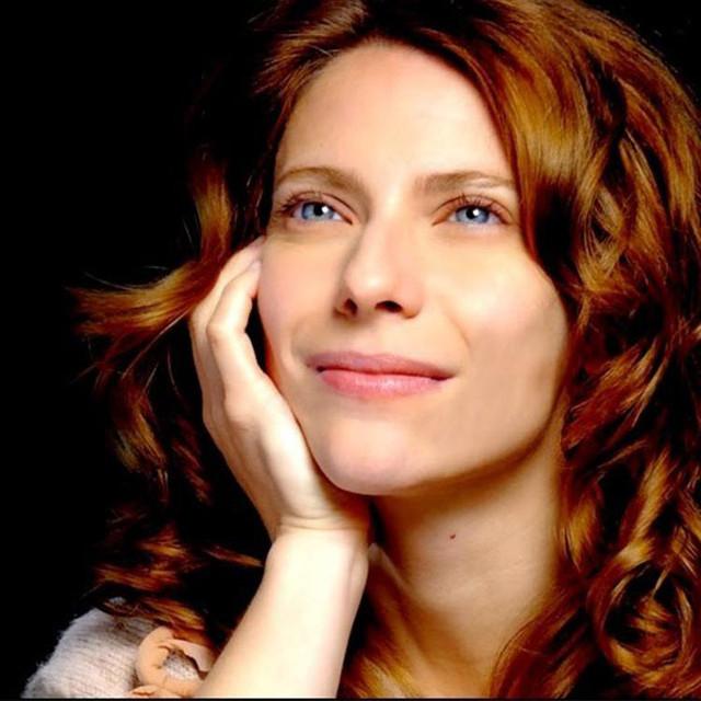 Elena Roger's avatar image
