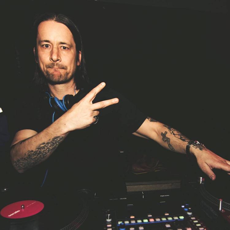 DJ Dister's avatar image