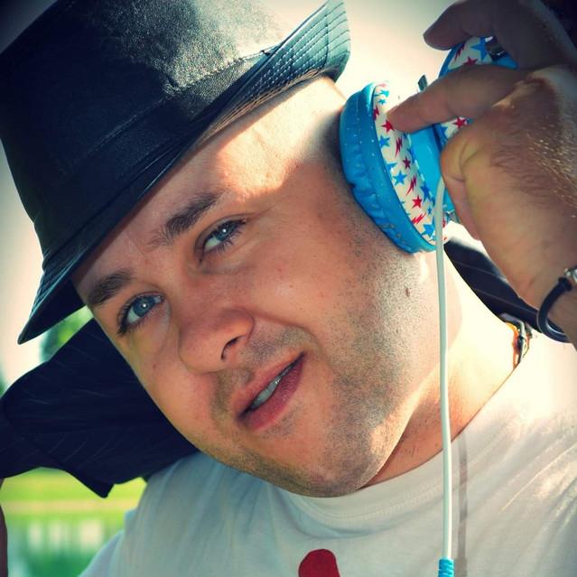 Amos DJ's avatar image