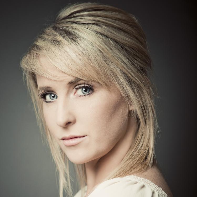 Lizzie Jones's avatar image