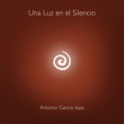 Una Luz en el Silencio By Antonio Garcia Isaac's cover