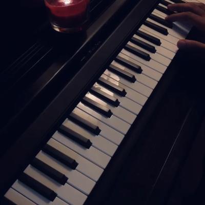 Di Saat Aku Mencintaimu (Piano Cover)'s cover