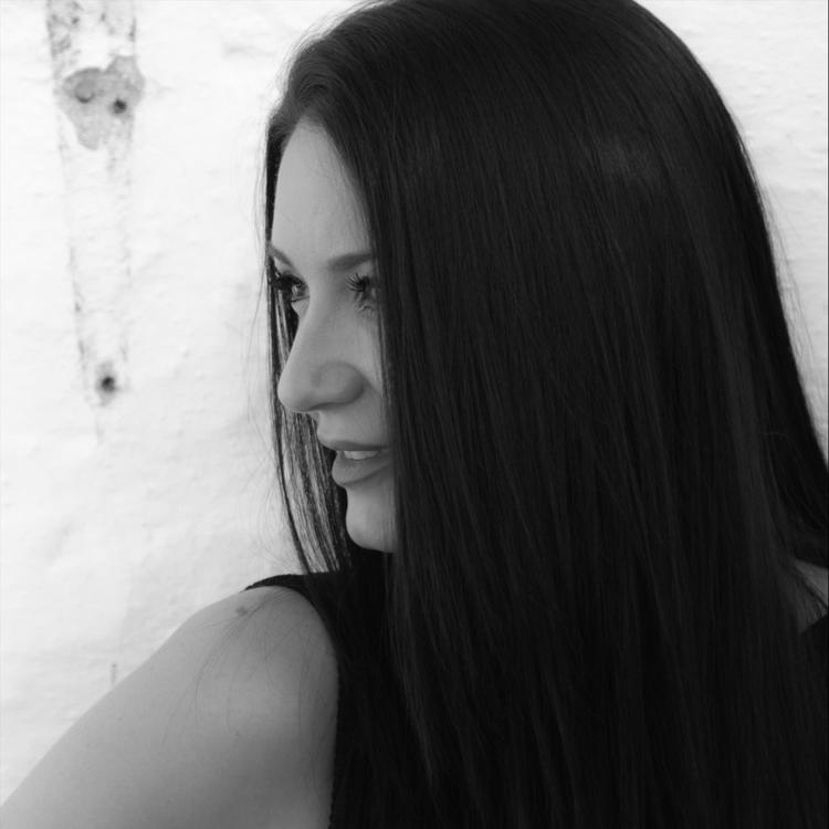 MAEVA FERNANDEZ's avatar image