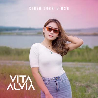 Cinta Luar Biasa By Vita Alvia's cover