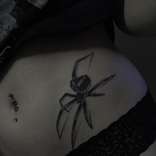 Sem aliança no dedo, Tatuagem da aranha's cover