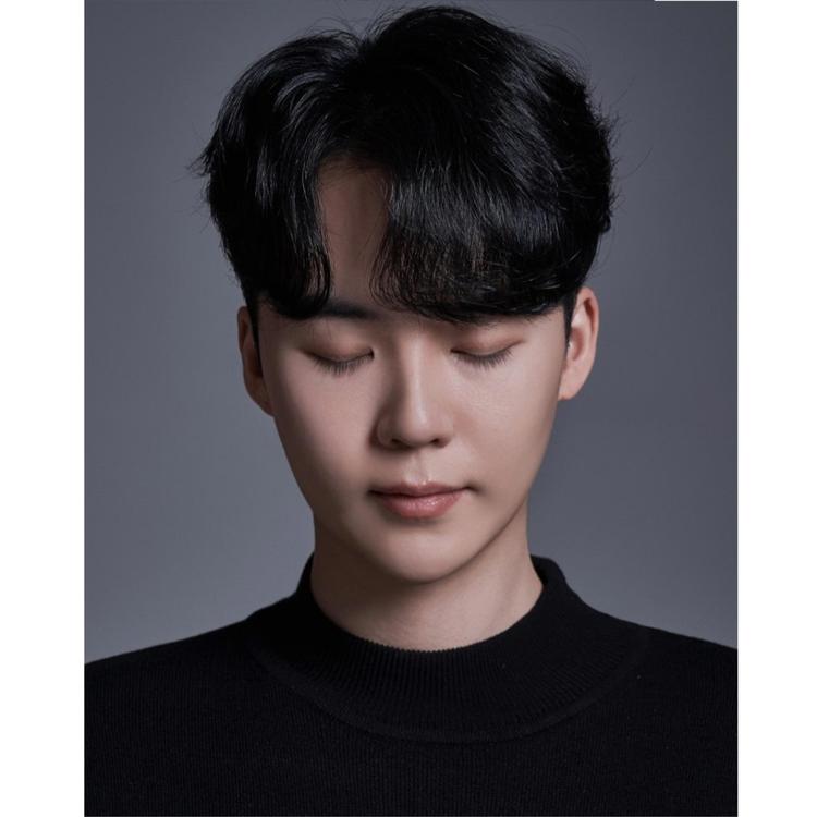 KIM YOUNG HOO's avatar image