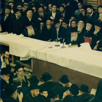 Motzei Simchat Torah, Chof Daled Tishrei, (Rebbe's room)'s cover