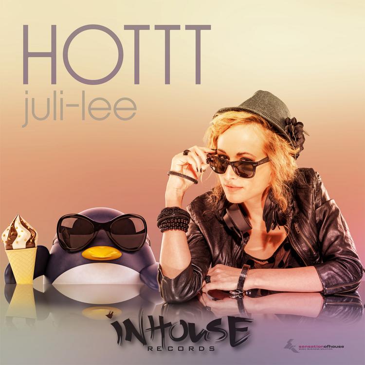 Juli-Lee's avatar image