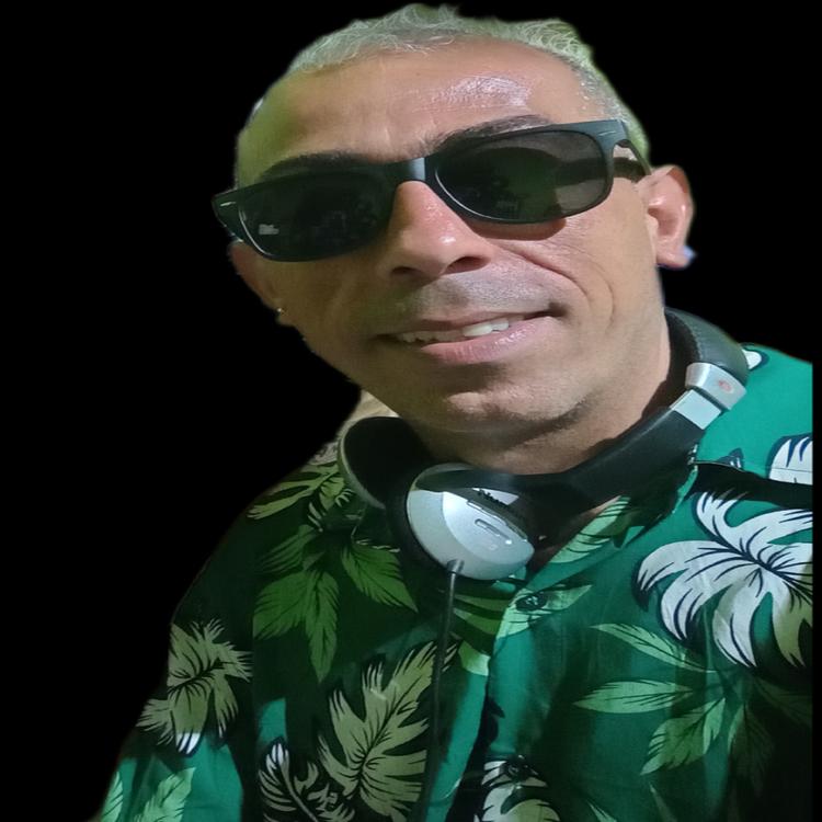 D'Menezes's avatar image
