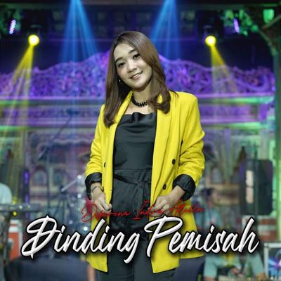 Dinding Pemisah By Difarina Indra Adella's cover