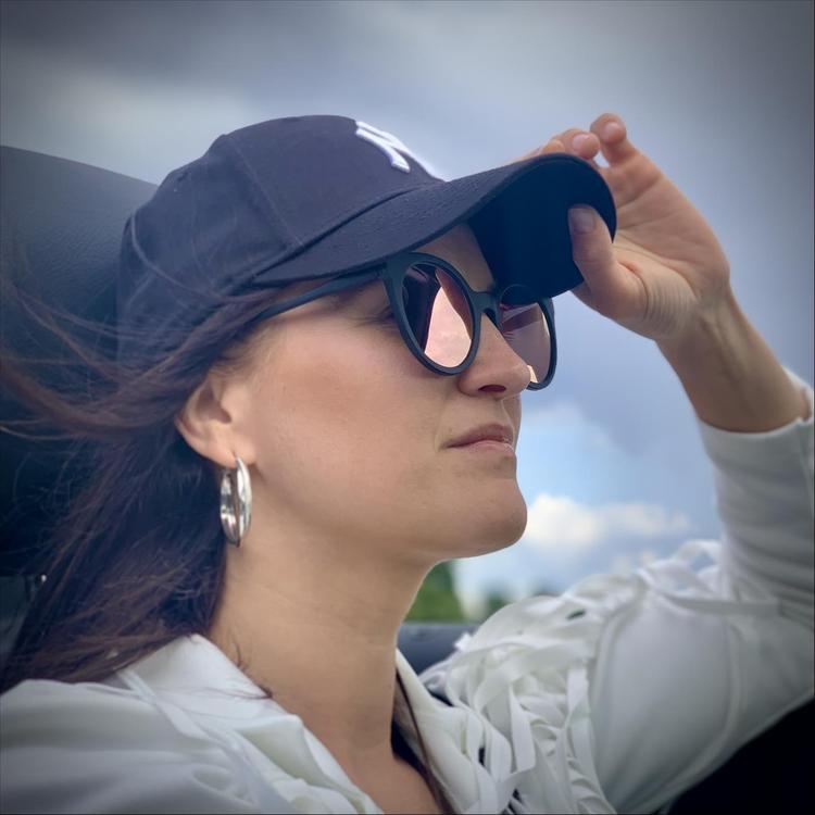 Viveka's avatar image