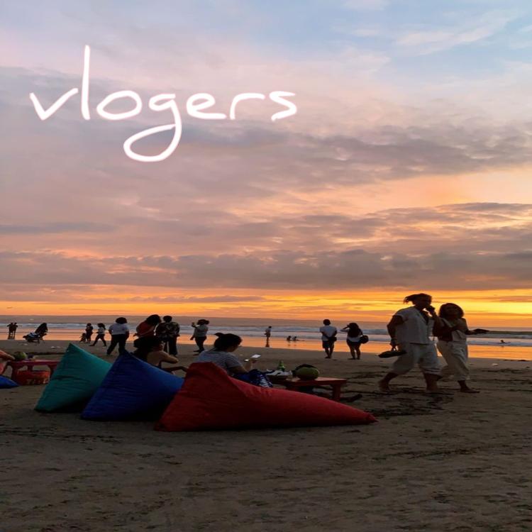 Vlogers's avatar image